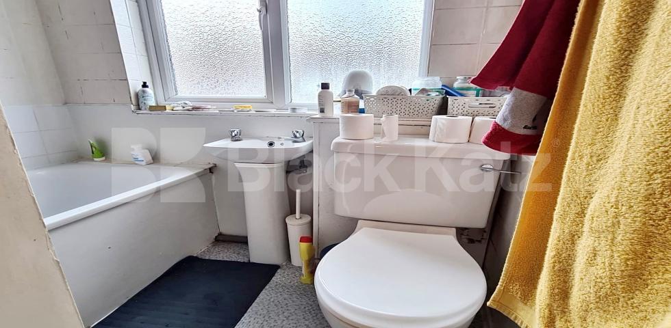 			VIRTUAL TOUR AVAILABLE!, 3 Bedroom, 1 bath, 1 reception House			 Mitford Road N19, HOLLOWAY / FINSBURY PARK